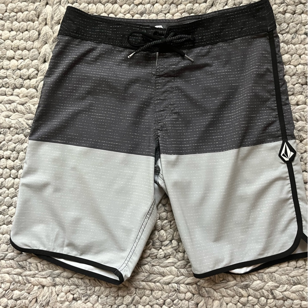 Volcom “Mod-Tech” Gray And Black Board Shorts - image 4